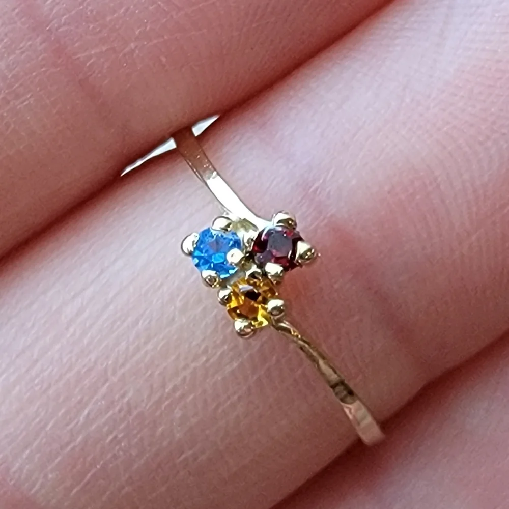 Vintage Dainty Triple Gemstone Stacking Band Gold Tone Ring Primary Color 6 ¾